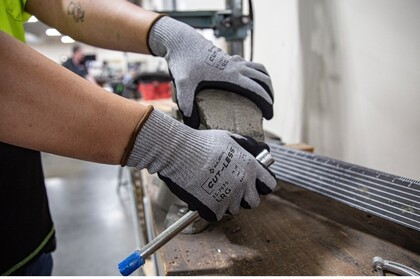 Majestic 35-7675 Cut-Less Korplex Touchscreen Gloves - Cut Level A9